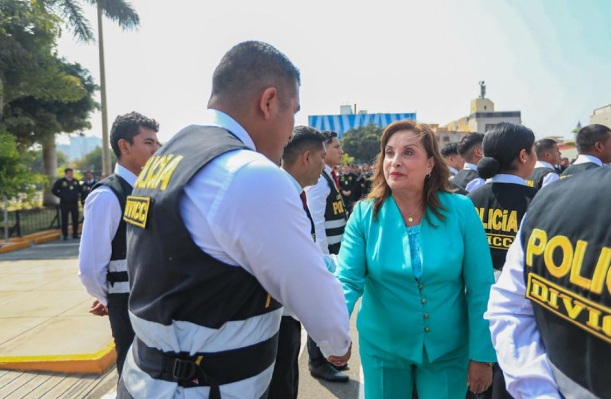 Dina Boluarte da mensaje de respaldo a la PNP y cuestiona a la prensa crítica