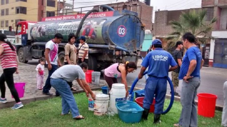   Ministro de Vivienda atiende emergencia de falta de agua en Trujillo