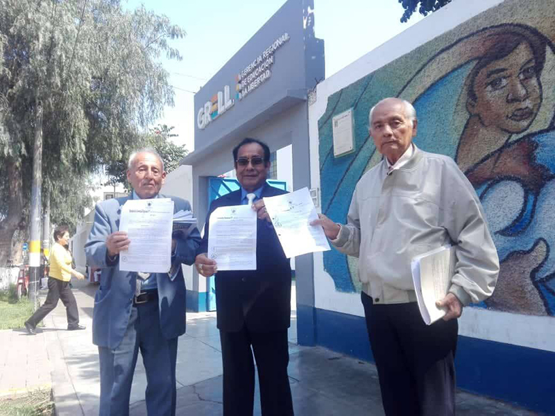 La Libertad: Docentes cesantes y jubilados exigen pago por reparación de clases