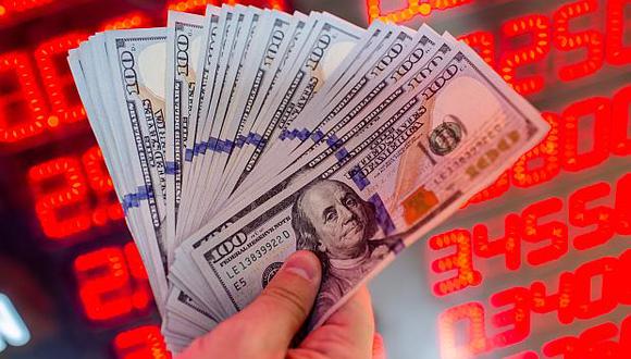  Dólar inicia sesión rompiendo la barrera de los S/ 4 tras juramentación del gabinete ministerial