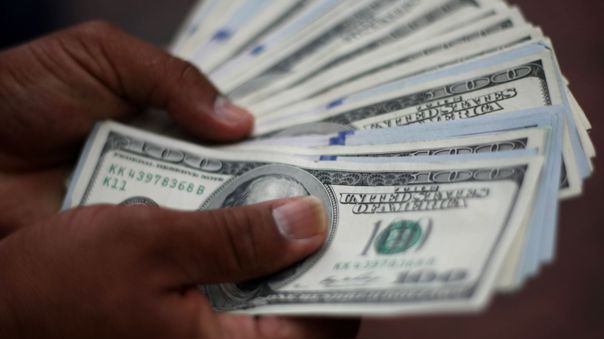 Dólar inicia la semana a S/ 4.04 el tipo de cambio, según Bloomberg