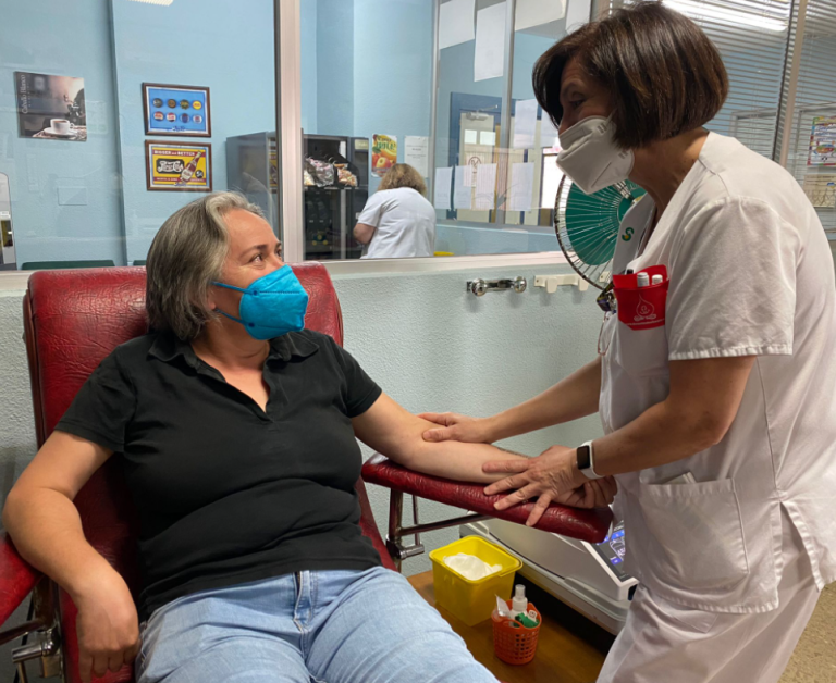 Participa de la campaña de donación voluntaria de sangre 