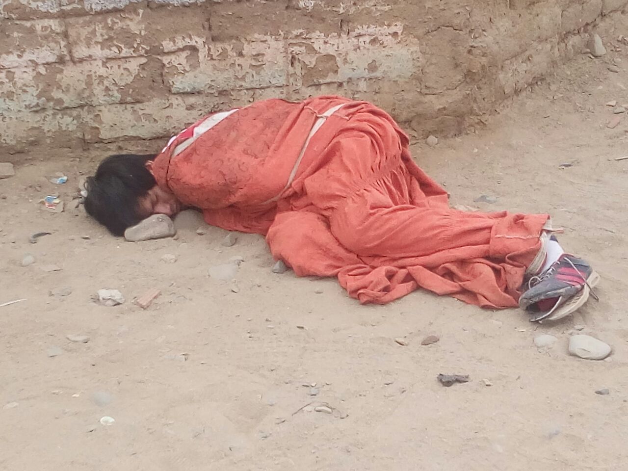 Dopan a hincha de Perú y lo abandonan a su suerte en La Esperanza