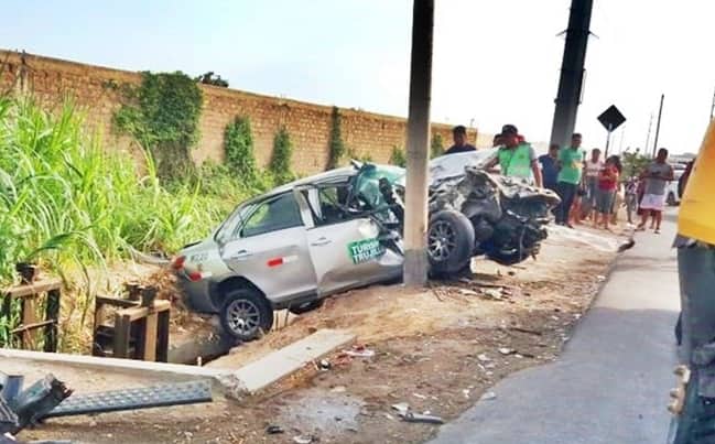 Trujillo: dos muertos y dos heridos en choque de taxi contra camión