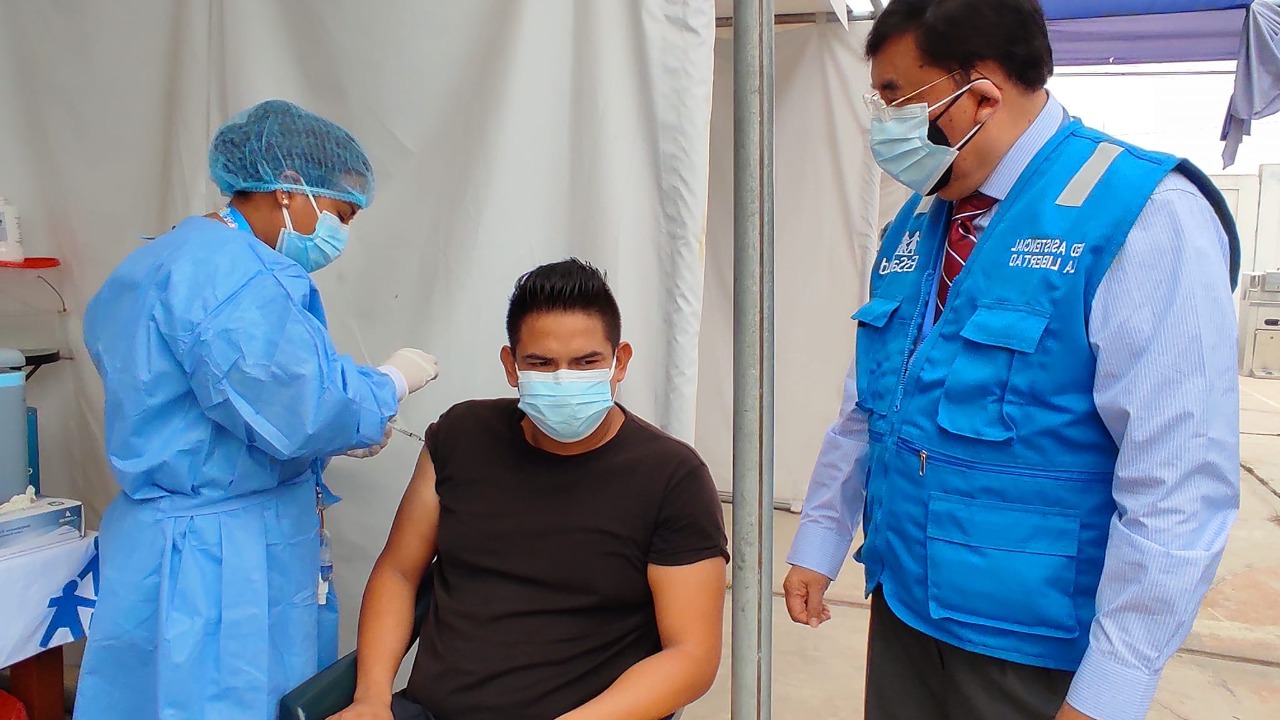 Trujillo: Inicia aplicación de cuarta dosis de vacunas contra la COVID-19 en establecimientos de ESSALUD 