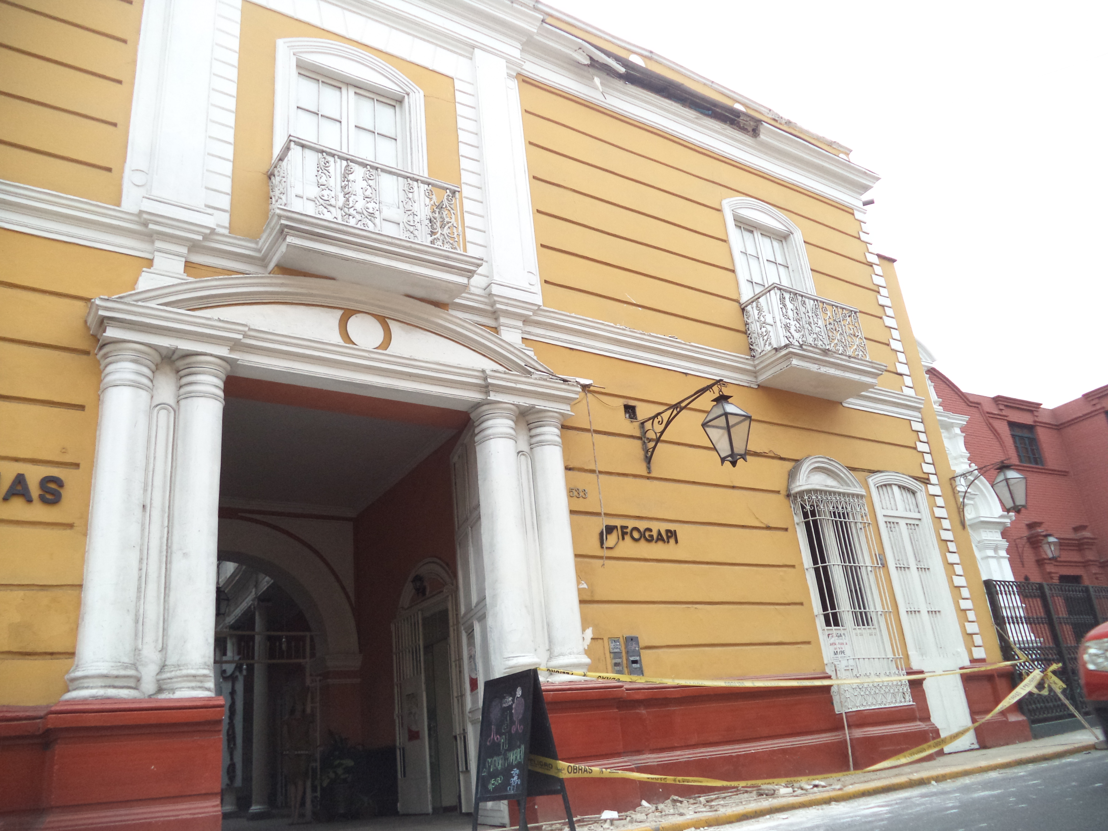 Casona se cae a pedazos en centro histórico de Trujillo