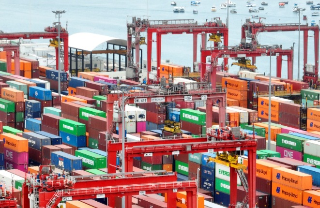 MEF prevé que la balanza comercial continuará superavitaria para Perú