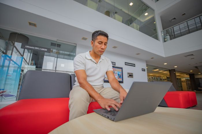 Capacitan en educación financiera a becarios y beneficiarios de créditos del Pronabec