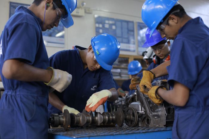 Nueve de cada 10 beneficiarios de programas de becas que   eligieron carreras técnicas ya son profesionales