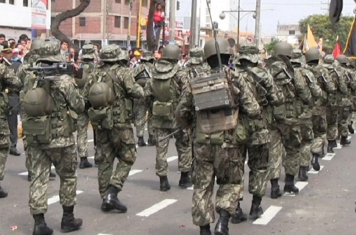 Autoridades enfrentadas por propuesta de que FF.AA. patrullen las calles