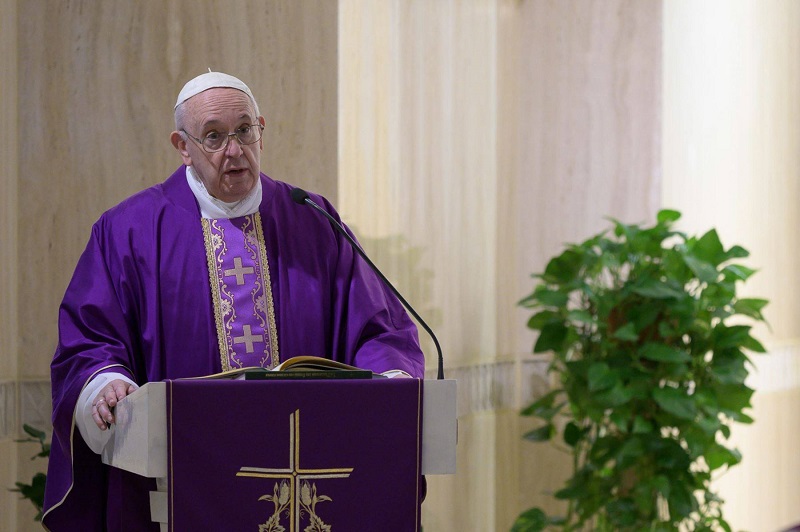 El Papa critica a quien hace negocio con los necesitados durante la pandemia