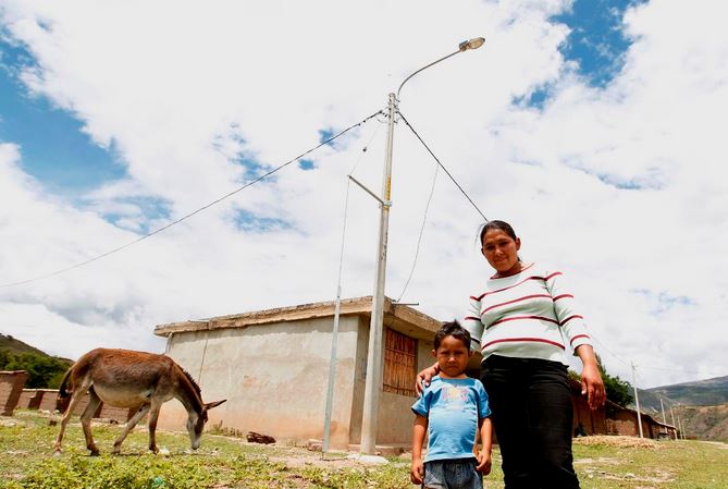 Ejecutan 5 obras de electrificación rural en región