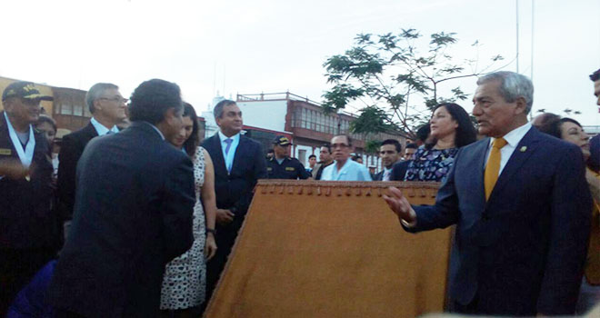 Trujillo: Abuchean a Elidio Espinoza en inauguración de Plaza de Armas