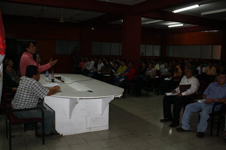 Elías Rodríguez busca respaldo de militantes apristas