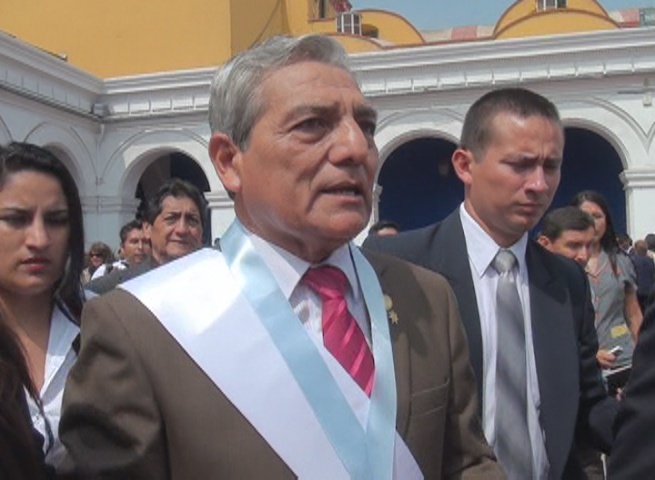 Elidio Espinoza se indigna con pedido de asilo hecho por Alan García