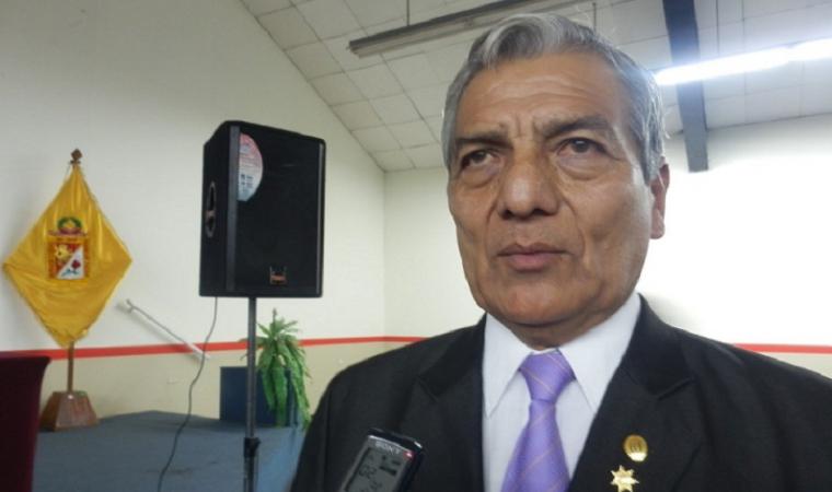 Denuncian a Elidio Espinoza ante fiscalía por cobro de bonos