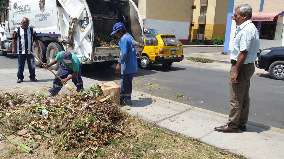 Elidio encabeza jornadas de limpieza en urbanizaciones de Trujillo