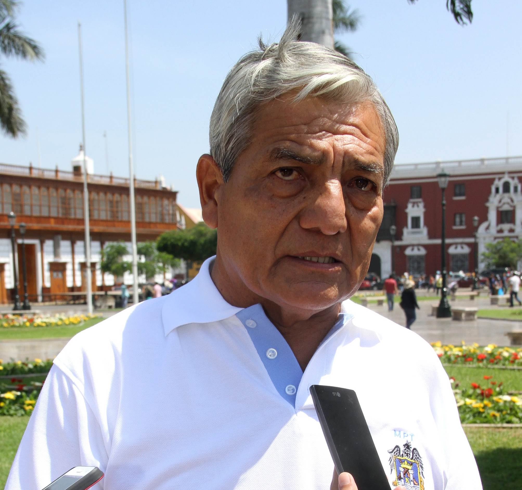 Alcalde de Trujillo deja entrever que regidora lo abandonó por intereses personales
