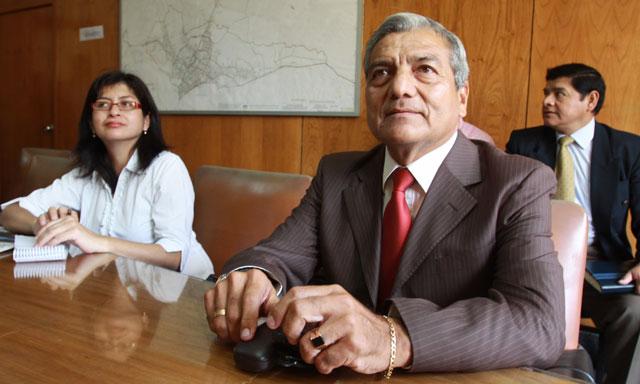 Critican a Elidio Espinoza por solicitar intervención en Sedalib