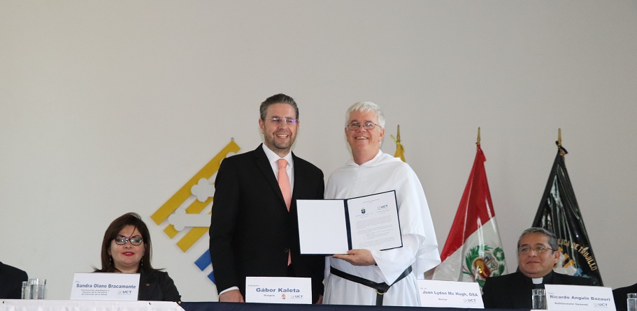 Embajador de Hungría visita Universidad Católica de Trujillo y firma convenio de cooperación