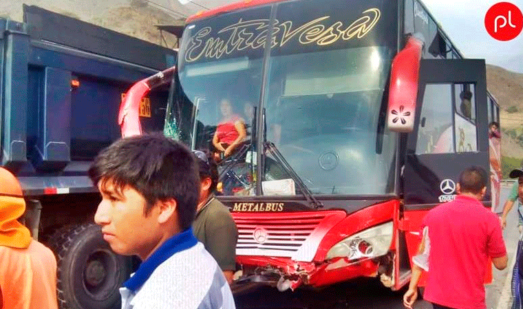 Triple choque en carretera a la sierra liberteña deja varios heridos