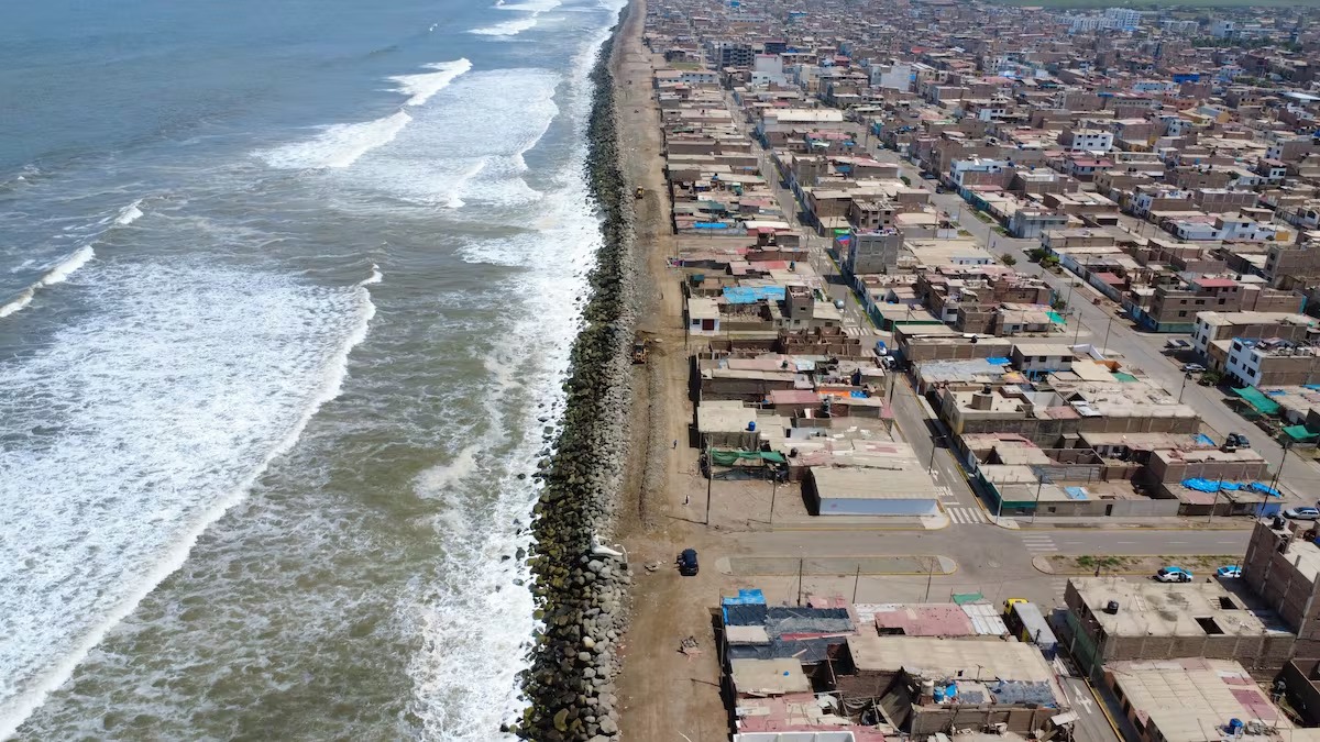 Alcaldes piden obras de enrocado de zona costera maritima de Trujillo   