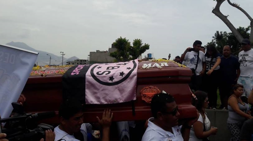 Florencia de Mora: Entierran a Waldo Chipana "Porongo" en Jardines de la paz