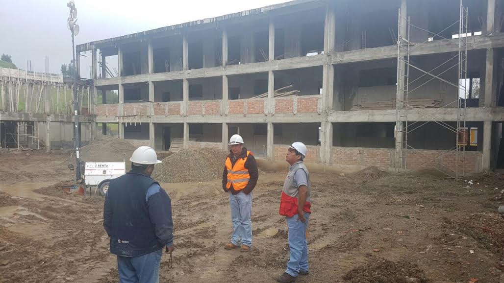 La Libertad: entregan terreno para culminar obra del colegio César   Vallejo en Santiago de Chuco     