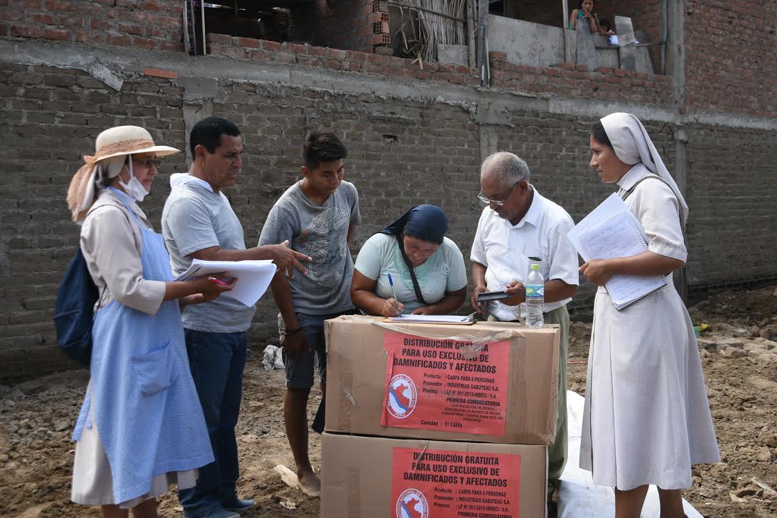 Víctor Larco: continúan llevando ayuda humanitaria a damnificados 