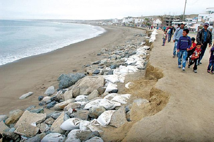 Huanchaco: protestan en demanda de acciones para enfrentar la erosión costera