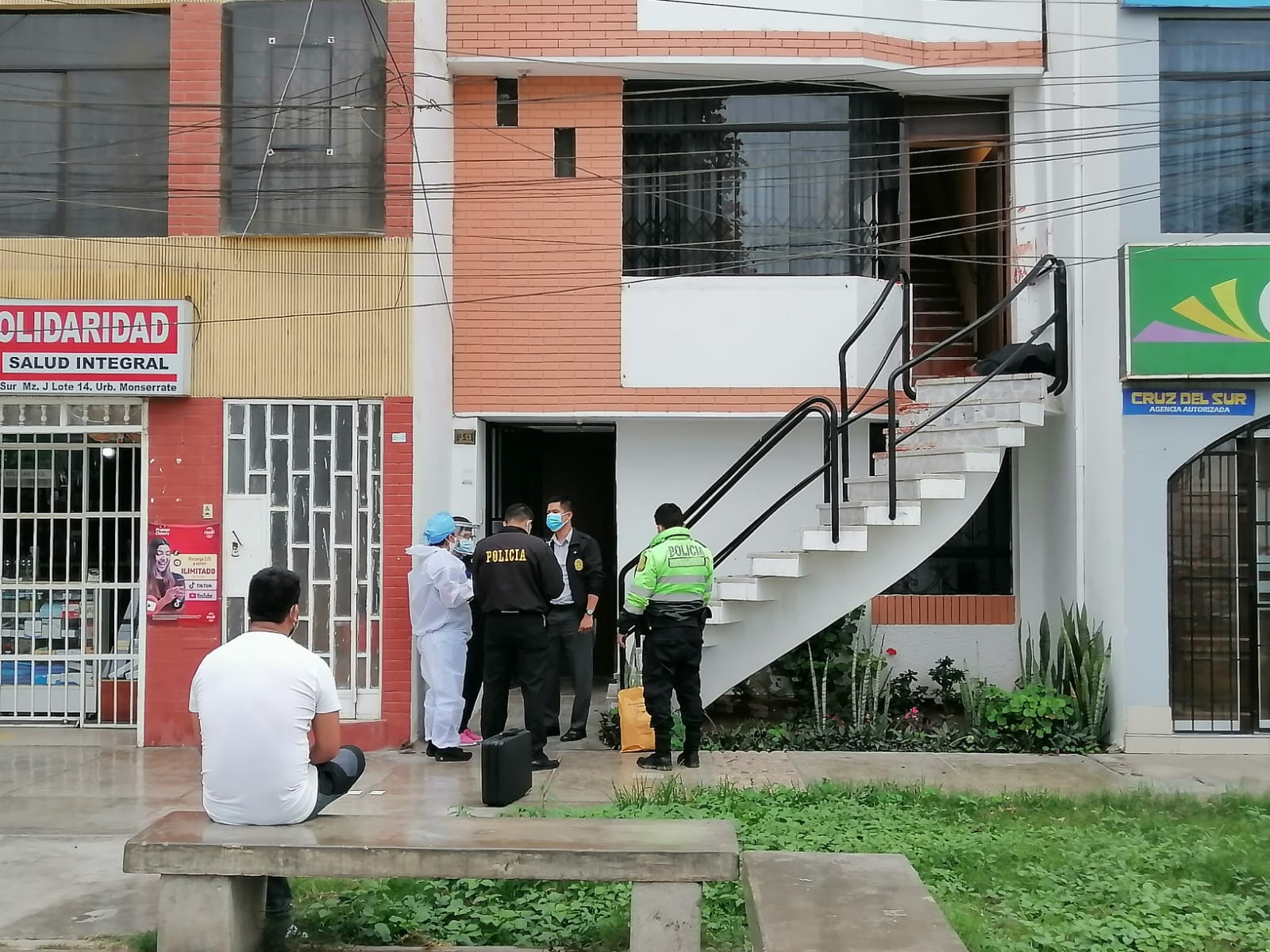 Hombre muere luego de cortarse con los vidrios de una vivienda a la que quiso entrar por la fuerza en Monserrate
