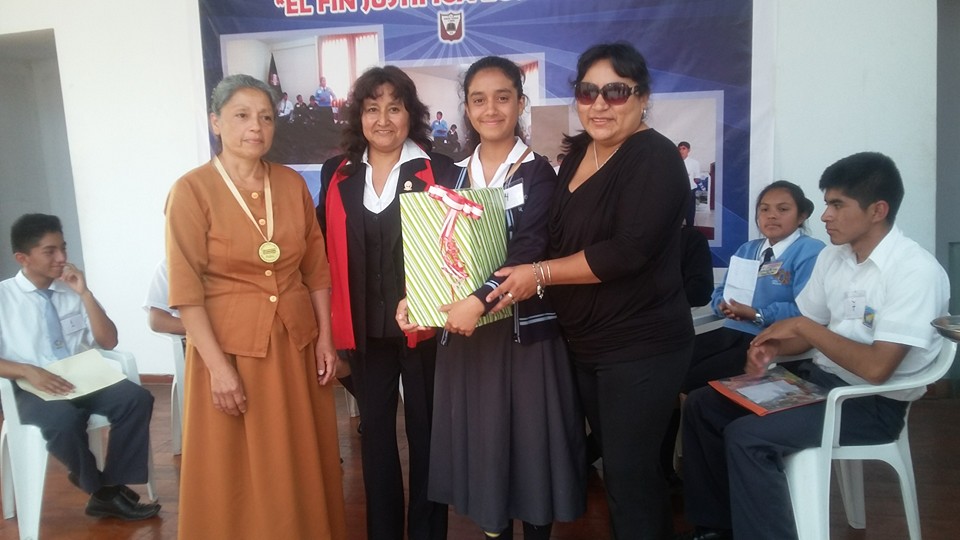 Alumna de colegio Modelo gana "IV Concurso Regional de Debate 2015"  