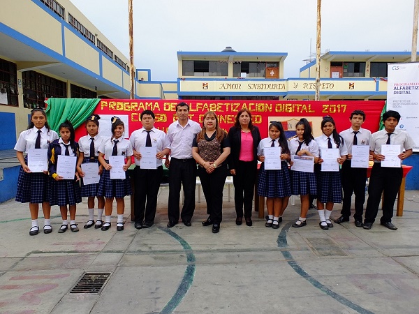 Salaverry: escolares certifican en Computación tras ser capacitados por universitarios