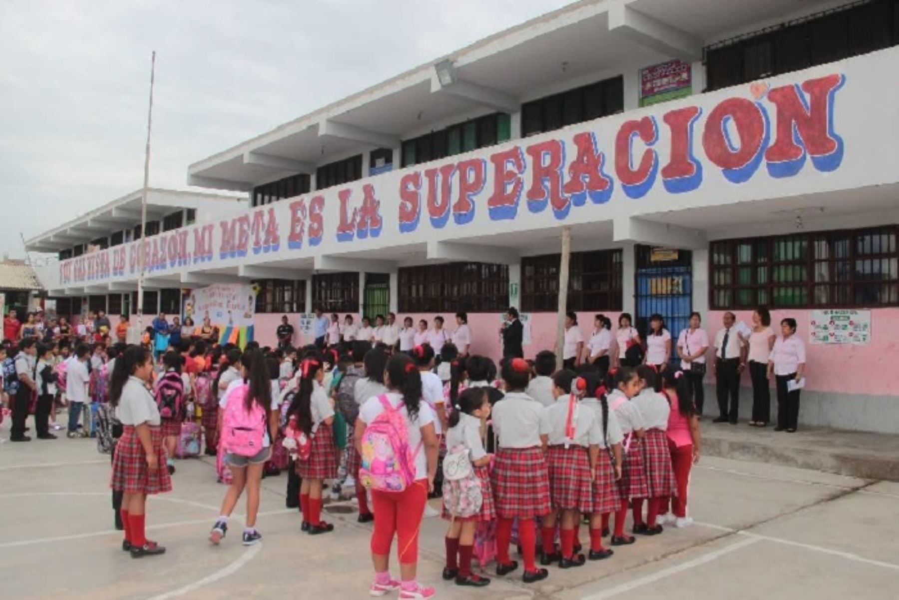 Más de seis millones de escolares de colegios públicos vuelven hoy a las aulas en todo el país
