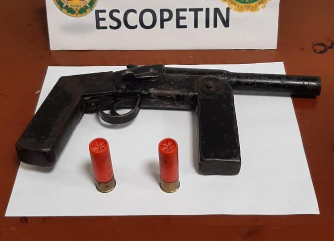 Sujeto arroja escopetin artesanal en caserío de Ascope