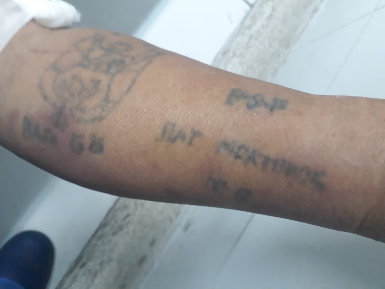 Trujillo: hombre con tatuajes murió atropellado en Av. América y no es identificado