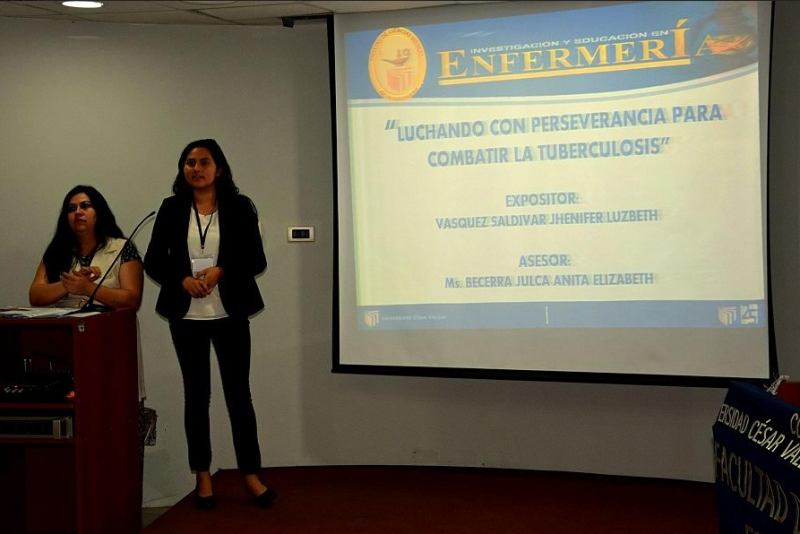Trujillo: estudiantes de Enfermería exponen proyectos de investigación