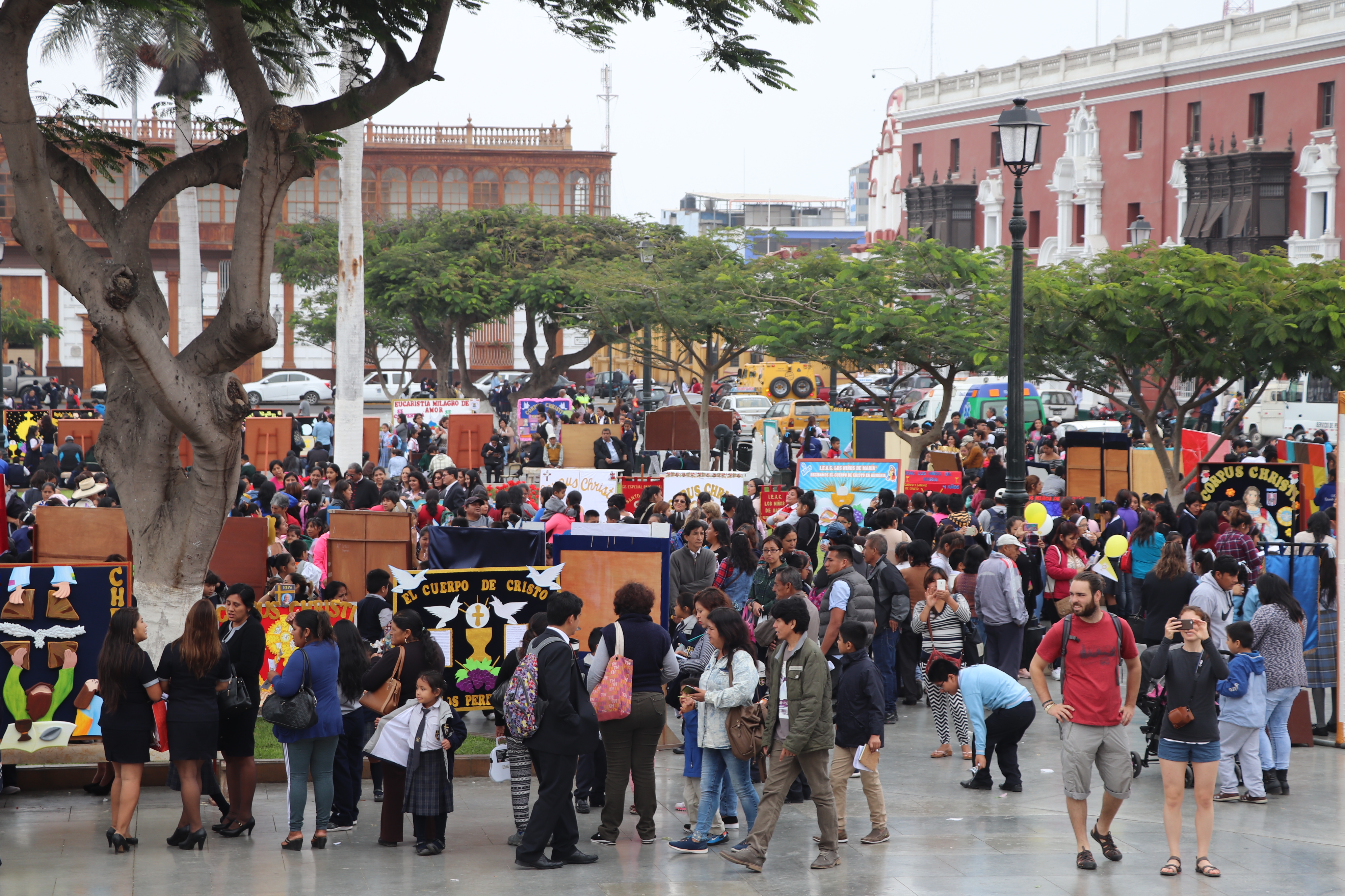 Más de 295 instituciones educativas expusieron sus periódicos murales alusivos al Corpus Christi