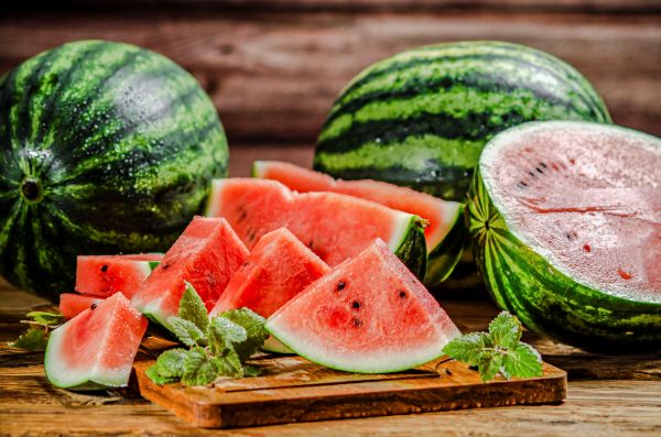 Frutas de verano con calidad: impulsan normas técnicas para su producción y comercialización