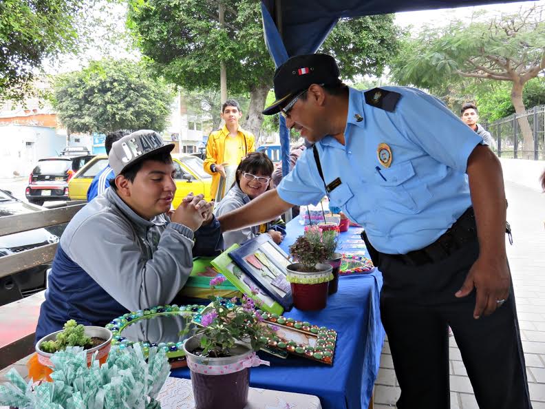Trujillo: niños y jóvenes con capacidades diferentes participaron en exposición de manualidades