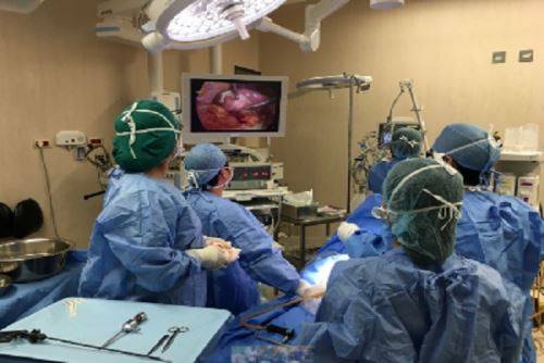 Médicos de Essalud de Trujillo extirpan por laparoscopía tumor en riñón de exfutbolista