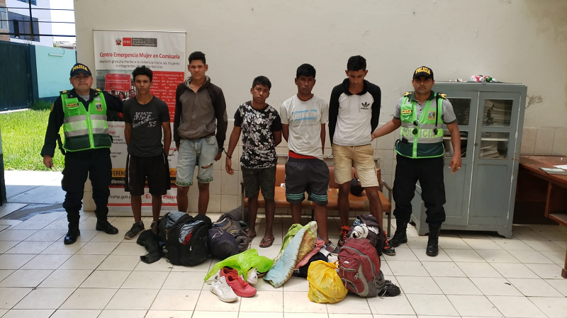 Extranjeros detenidos por asaltar a conductor en Chao