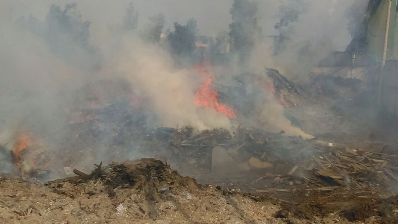 Laredo: Fábrica de melamine se incendia y fuego todavía no es sofocado