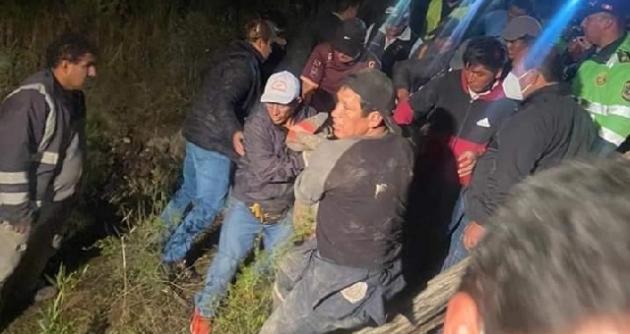 Pataz: confirman a once muertos y 34 heridos en caída de bus a un abismo en Áncash