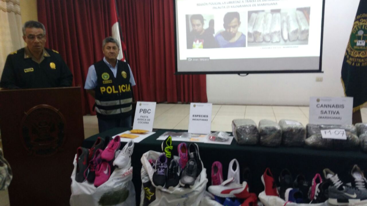 Detienen a presuntos falsificadores de zapatillas en av. España