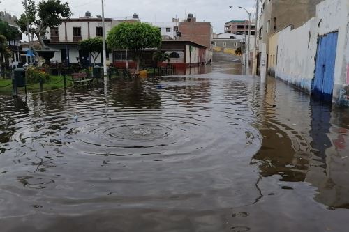 Pacasmayo: desborde de canal afectó a más de 200 familias