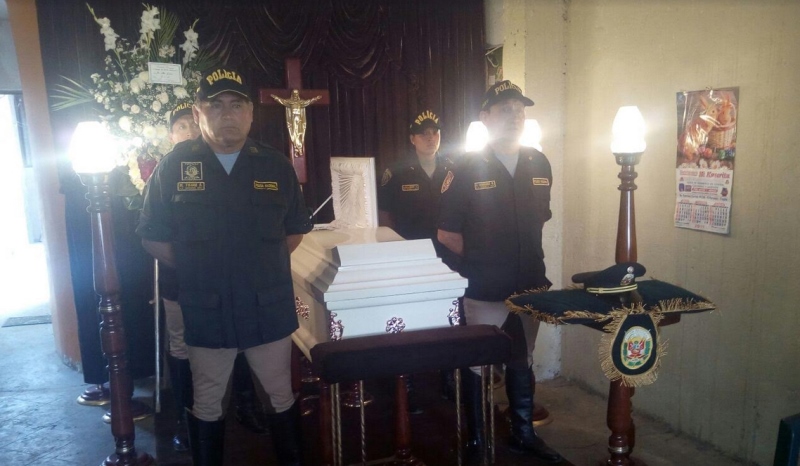 Trujillo: familiares de policía asesinado en minimarket exijen justicia