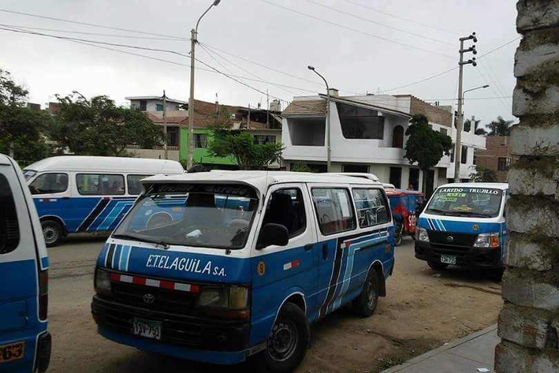 Transportistas de Laredo protestaron contra incremento de la tarjeta de control 