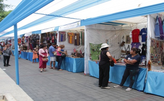 Más de 30 artesanos participan en la Feria por el Festival de la Marinera