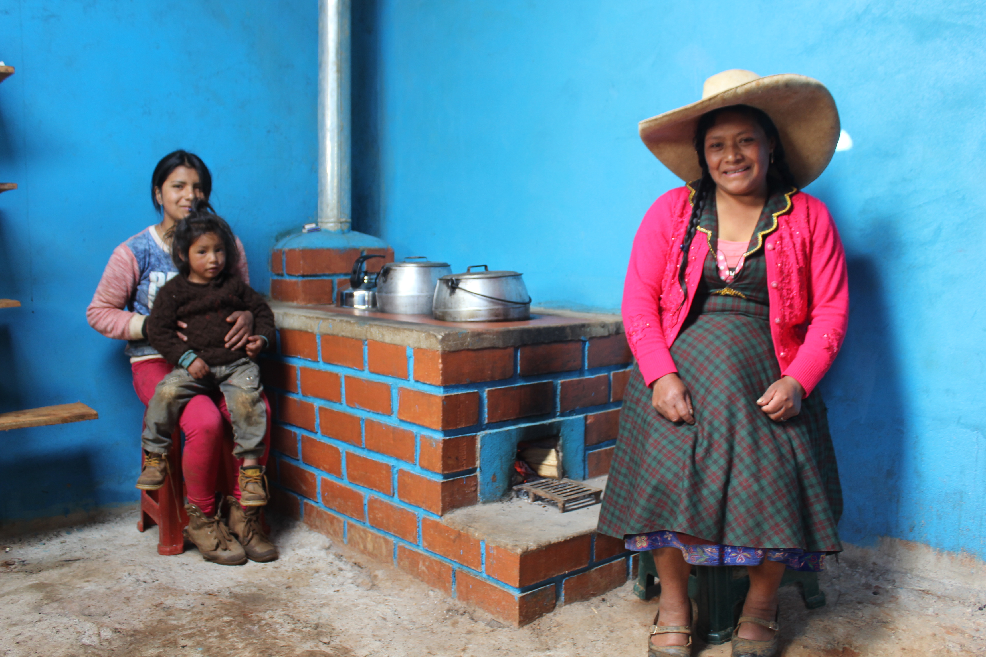 La Libertad: 795 cocinas mejoradas para familias de Curgos, distrito más pobre del Perú
